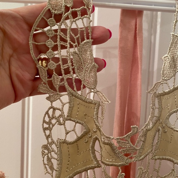 NWOT VENUS SIZE LARGE CROCHETED LACE FRONT HALTER TOP IN PINK AND CREAM - Picture 7 of 10